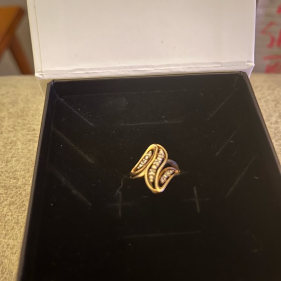 10 karat yellow gold diamond swirl ring, size 5 1/2, beautiful great condition - Picture 7 of 10